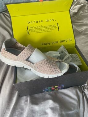 bernie mev. Woven Slip-On Sandal in Blush Pink and White